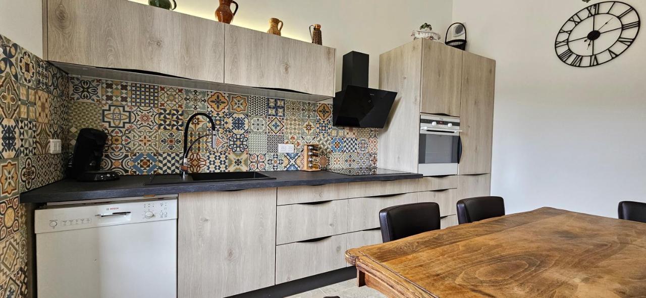 Bel & Ancien Appartement T3 Renove Dans Sartene מראה חיצוני תמונה